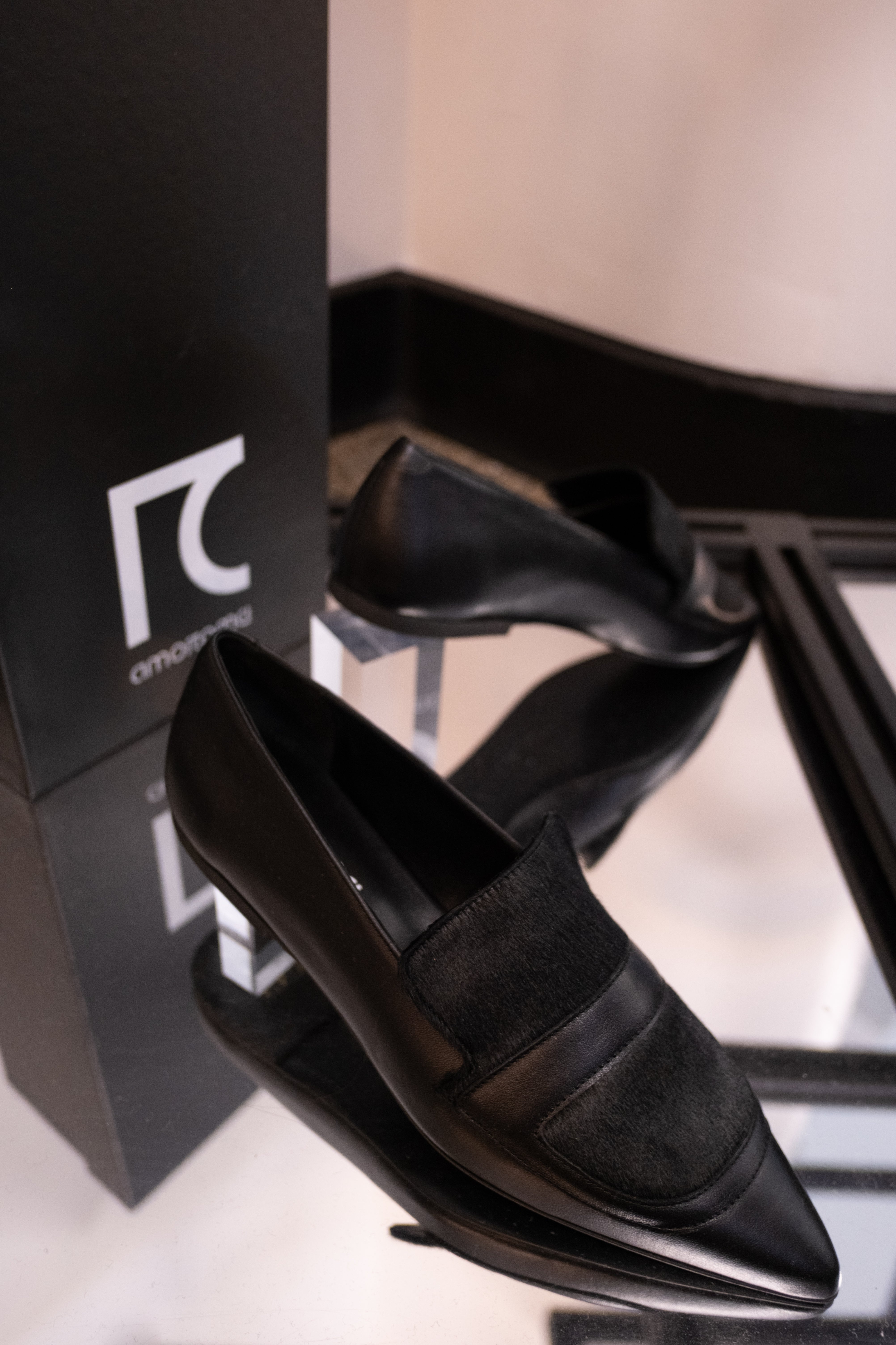 Boutique amoroma : venez essayez notre nouveau modèle de chaussures en cuir italien : the Shoes 02
